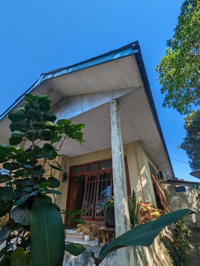 Agus Family Homestay Labuan Bajo Exterior foto